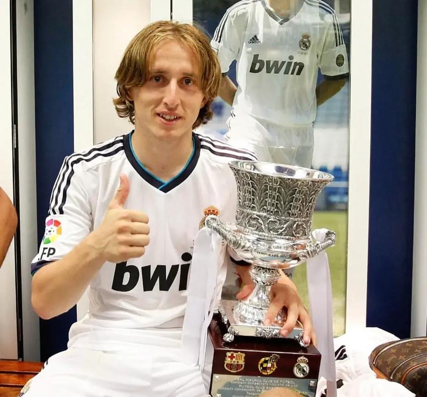 左后卫：巴尔德、坎塞洛、杰拉德·马丁、霍弗雷·托伦茨 来源：Barça Universal全部 巴塞罗那本赛季剩余赛事的防守阵容选择：